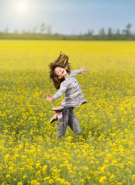 Girl jumping on meadow — Stock Photo, Image