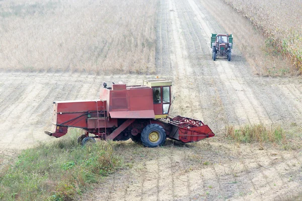 Mähdrescher im Sojabohnenfeld — Stockfoto