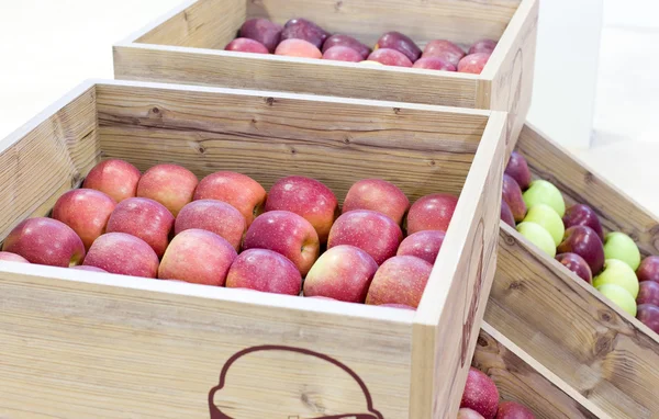 Apples in wooden boxes — Stock Photo, Image