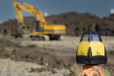 İnşaat sahasında ölçme donanımları