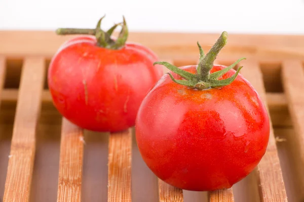 Ahşap ızgara üzerinde Ripe domates — Stok fotoğraf