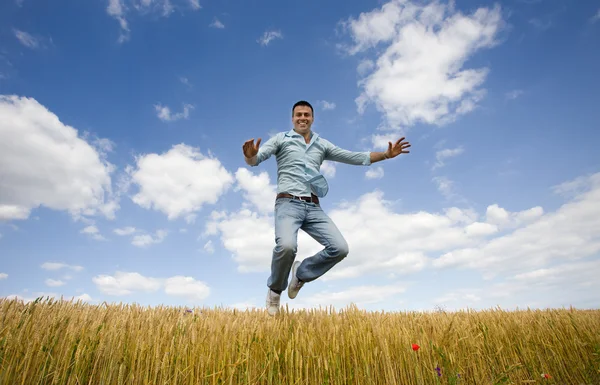 Hombre feliz saltando — Foto de Stock