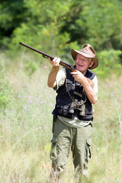 Hunter with shotgun — Stock Photo, Image