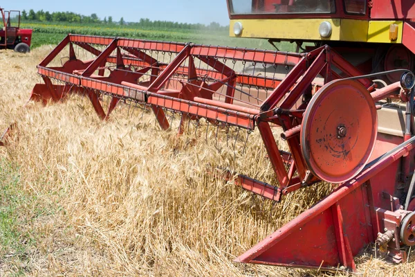 Combine harvester working — Stock Photo, Image