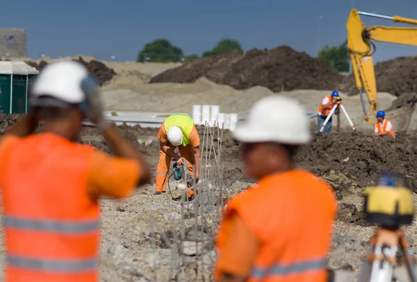 Construcyion workers at building site — Stock Photo, Image
