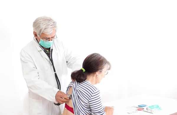 Medico con paziente — Foto Stock