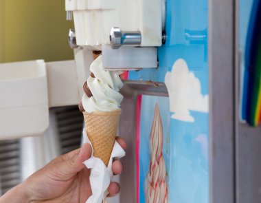 Makineden swirled dondurma