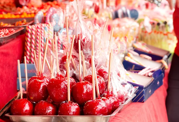 Manzanas y caramelos vidriosos —  Fotos de Stock