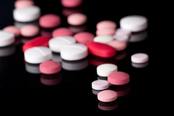 Pillole colorate sul mucchio — Foto Stock