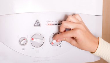 Gaz kazanında el