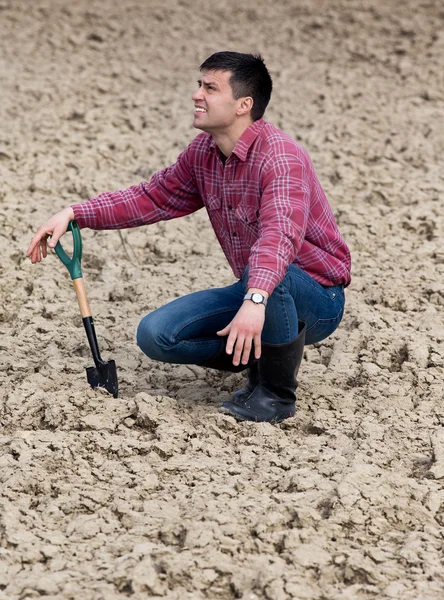 Agricultor espera chuva — Fotografia de Stock