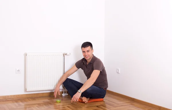 Homem em posição de lótus — Fotografia de Stock