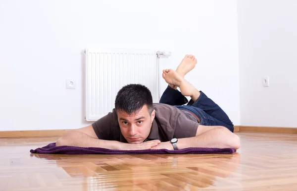 Man lying on the floor on stomach — Stock Photo, Image