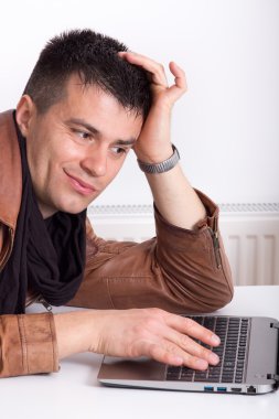 man laptop arıyorum