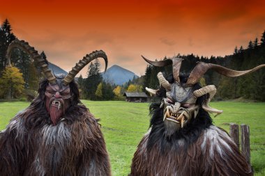 Alp geleneksel Krampus maskeleri