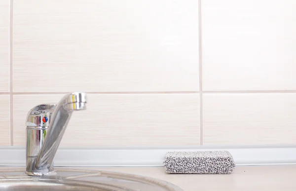 Kitchen sink with scrubbing sponge — Stock Photo, Image