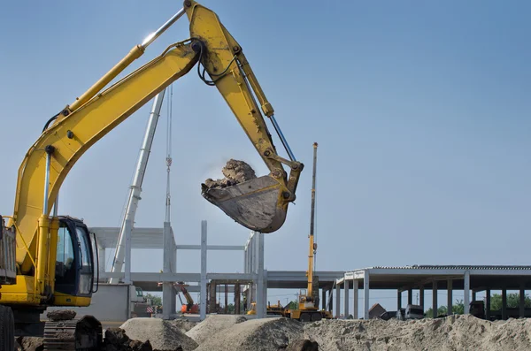 Graafmachine werken op bouwterrein — Stockfoto