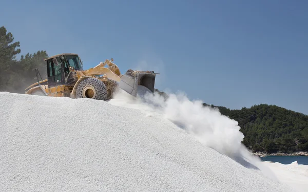 Bulldozer che lavora alla cava di marmo — Foto Stock