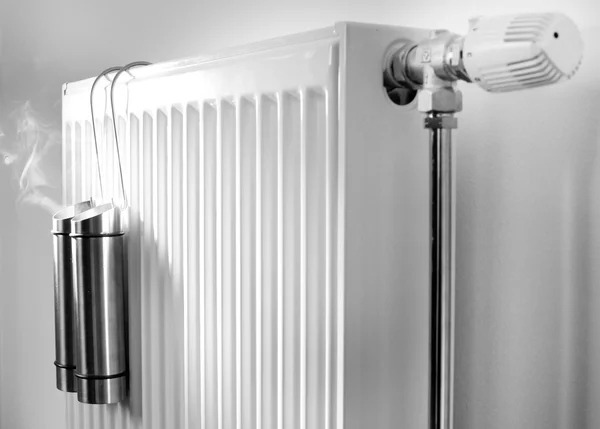 Steam from metal containers on radiator — Stock Photo, Image