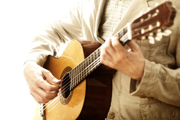 Adam oyun klasik gitar — Stok fotoğraf