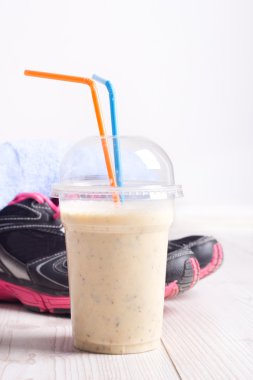 Güler yüzlü içki ile Spor donatımı