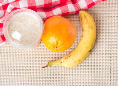 Portakal ve muz ile güler yüzlü 