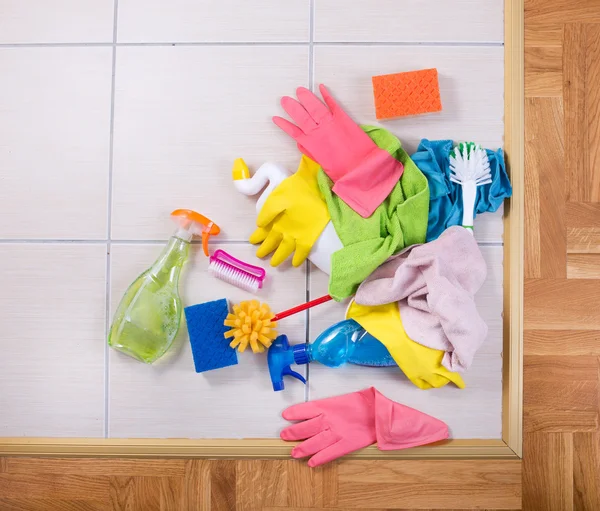 Cleaning supplies on the floor — Stock Photo, Image