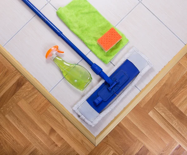 Mopping equipment on the floor — Stock Photo, Image