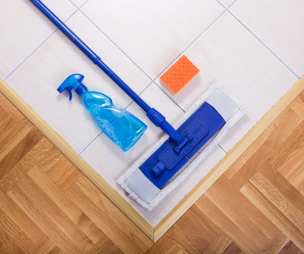 Mopping equipment on the floor — Stock Photo, Image