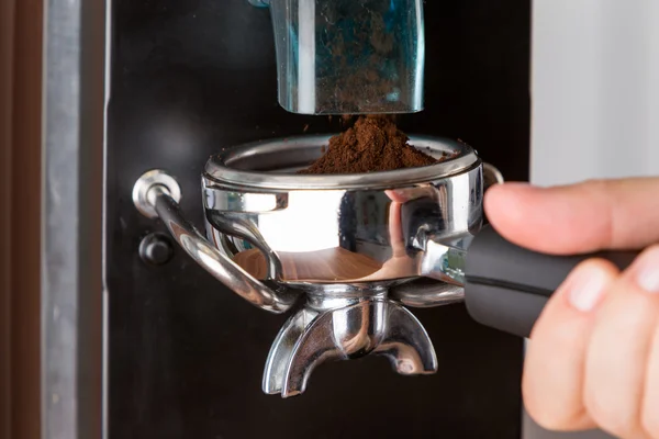 Grinding the coffee — Stock Photo, Image