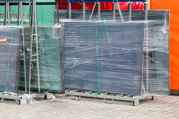 Window Glass Panels Stacked Stand Construction Site — Foto de Stock
