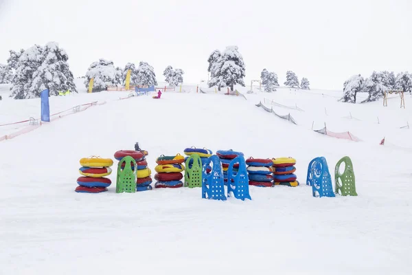 Outdoor Winterrodeln Und Snow Tubes Aktivitäten — Stockfoto