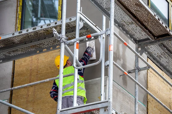 Belgrade Serbia Mayo 2020 Constructor Pared Enlucido Con Paleta Trabajadores — Foto de Stock