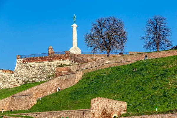 Belgrade Serbia Grudzień 2020 Statua Zwycięstwa Twierdzy Kalemegdan Belgradzie — Zdjęcie stockowe