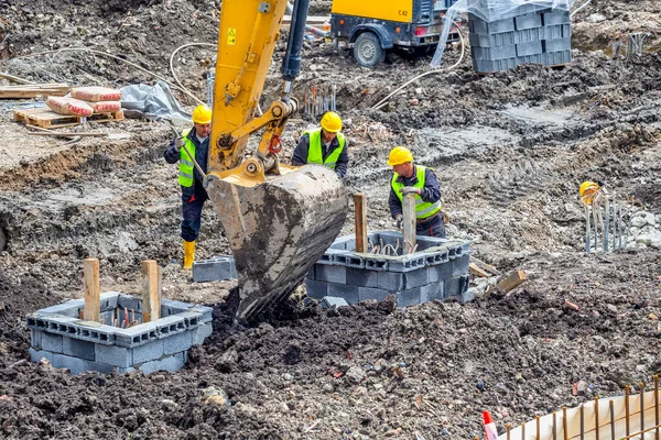 Belgrade Serbia May 2020 Teamwork Construction Activities 在工地工作的建筑工人小组 — 图库照片
