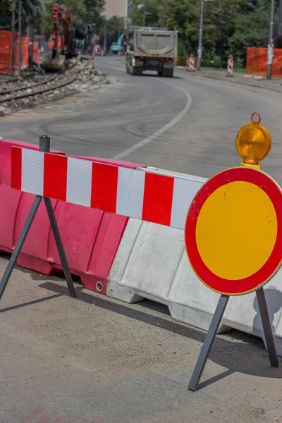 İnşaat bariyer işareti ile sarı uyarı açık 3 — Stok fotoğraf