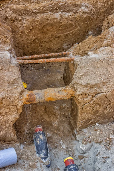 Pipe in trench at road crossing — Stock Photo, Image