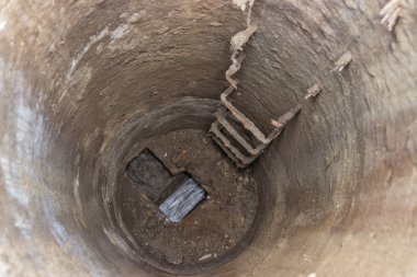 inside of manhole clipart