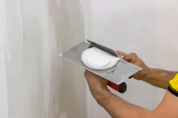 Mixing skimming plaster on trowel 2 — Stock Photo, Image