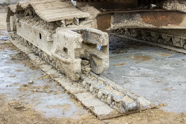 Excavator with broken caterpillar — Stock Photo, Image