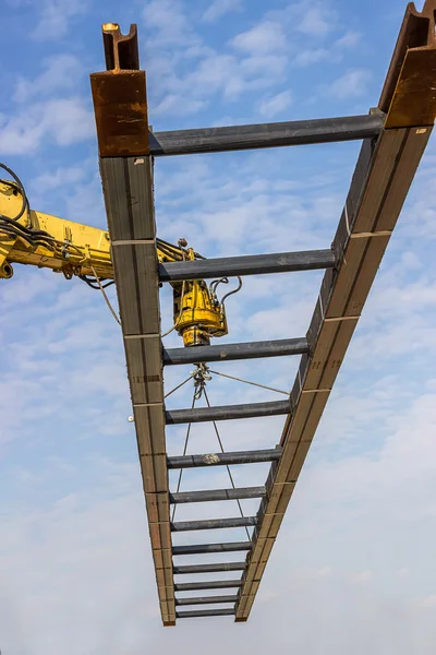 Spåra byggandet för att bygga nya trackway — Stockfoto