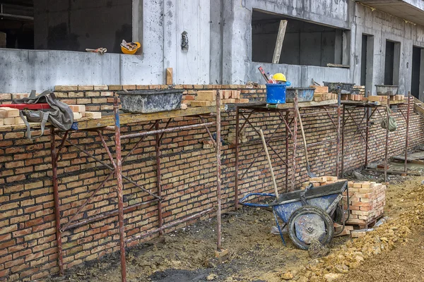 Mur de briques en construction — Photo