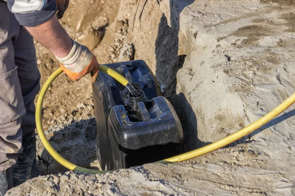 Pouring fuel into 20 litre plastic fuel container — Stock Photo, Image