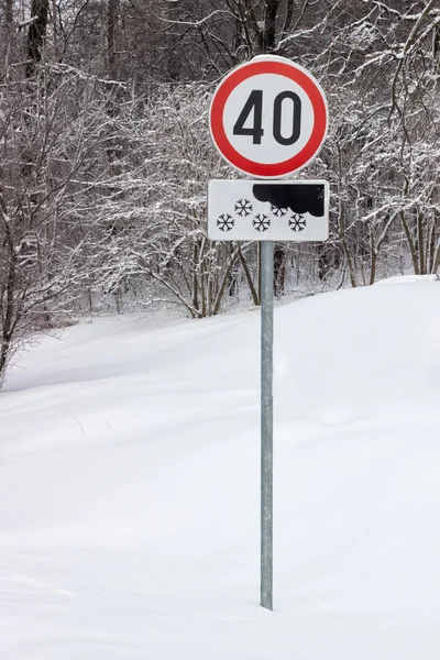 Verkeersborden voor maximale snelheid 40 km per uur — Stockfoto