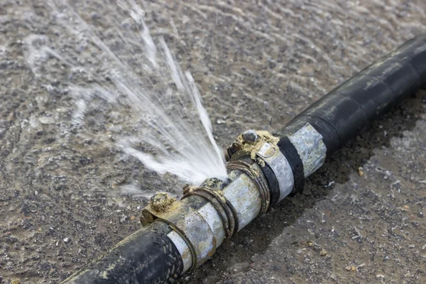 Bad pipe connection — Stock Photo, Image