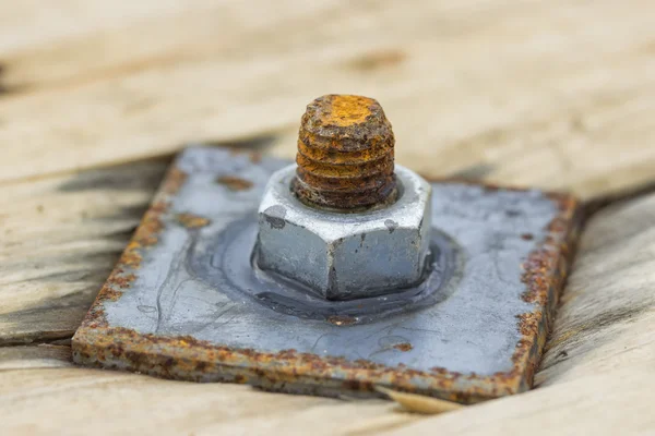 Tornillo oxidado viejo y tuerca 2 —  Fotos de Stock