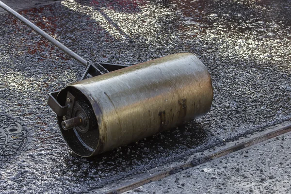 Hand roller for mastic asphalt paving — Stock Photo, Image