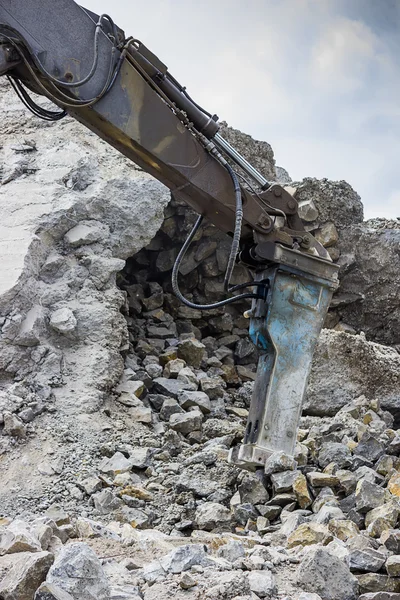 Excavator arm with with hydraulic breaker — Stock Photo, Image