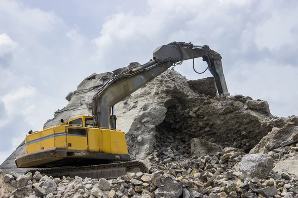 Jackhammer crashing reinforced concrete 2 — Stock Photo, Image