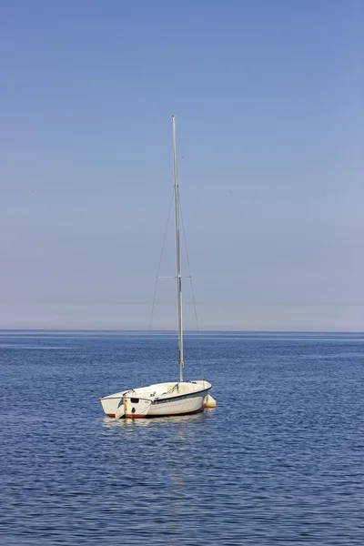 Small sailing boat anchored at harbour — Stock Photo, Image